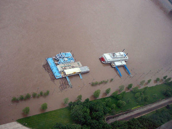 The Flooded Missouri River, no one is going on a riverboat ride today.jpg 63.8K